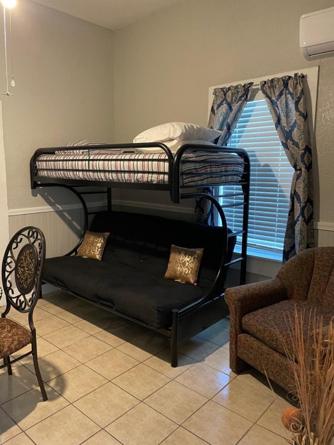 Downtown Heaven Apartment Сан Антонио Екстериор снимка